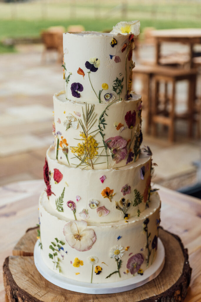 Cairns Farm Estate wedding cake - Sarah Fulton Photography