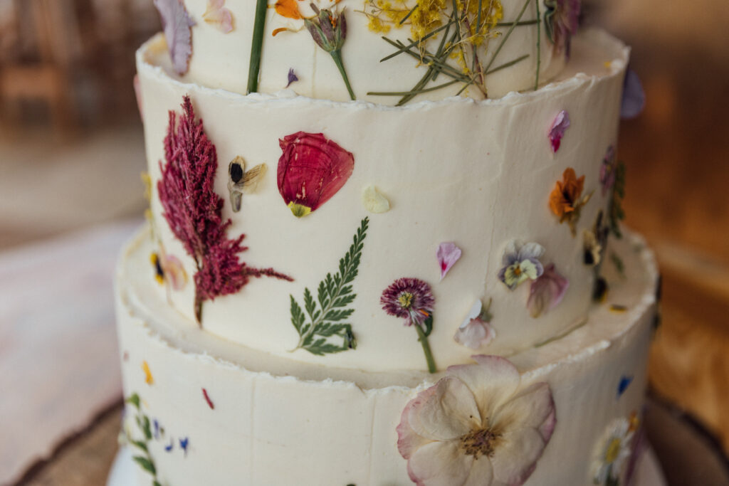 Cairns Farm Estate wedding cake - Sarah Fulton Photography