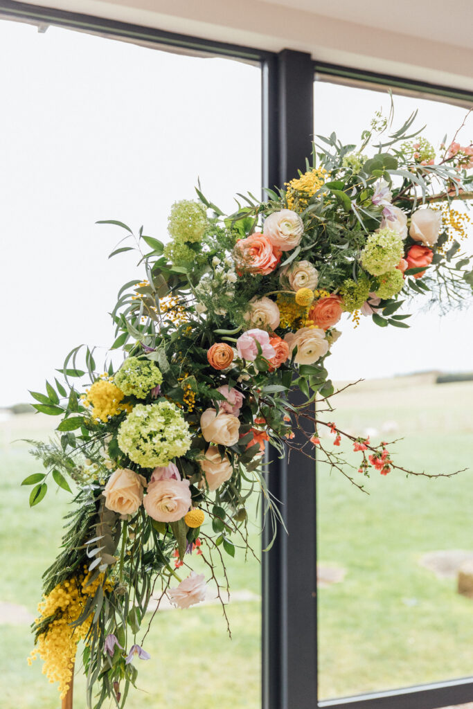 Cairns Farm Estate wedding flowers - Sarah Fulton Photography