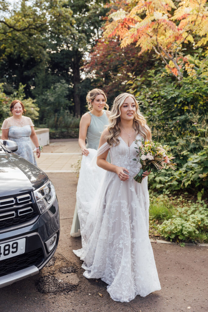 Bride arriving at House for an Art Lover wedding